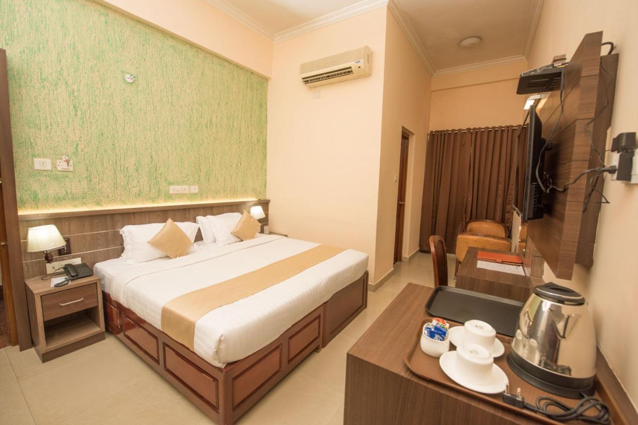 Kallada Golden Hotel Thrissur Exterior foto
