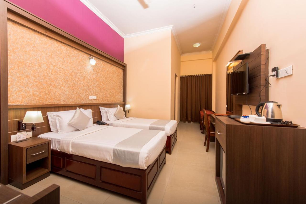 Kallada Golden Hotel Thrissur Exterior foto